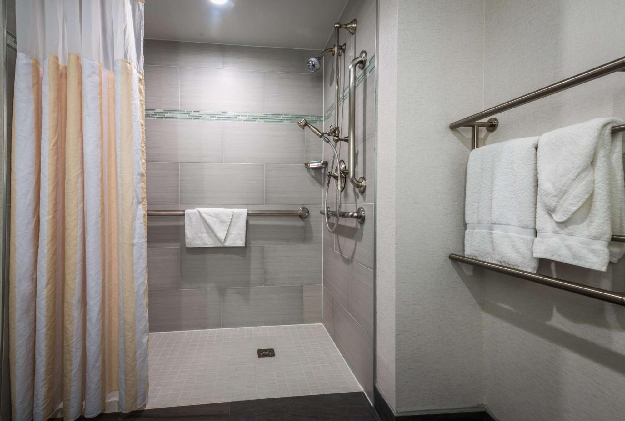 Queen Room Roll Shower Mobility Hearing Access